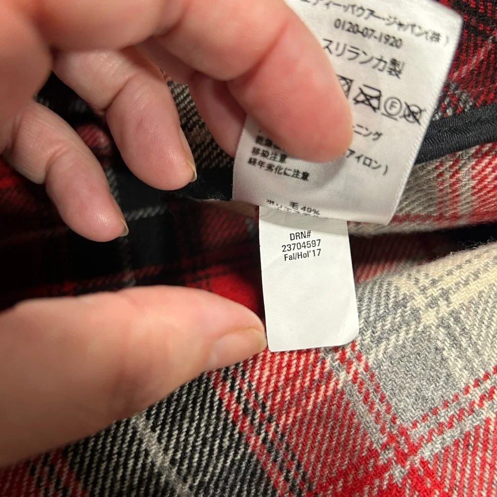 Eddie Bauer Wool Blend Cape Blanket Poncho size M Plaid Fall Winter Lumber Jill